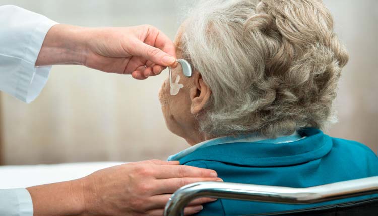 a saúde auditiva da pessoa idosa