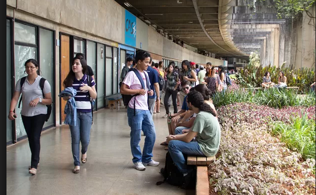 Universidade navegar é preciso