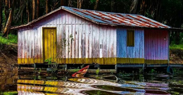 “A ideia da festa não virou fumaça, e as águas vão voltar a rolar. Contra toda a desesperança, e acima de tudo, reflitamos sobre o papel de cada um de nós na construção de uma Amazônia que seja sinônimo de vida, sustentabilidade prosperidade solidária, que não deixa ninguém de fora do mutirão, nem abre mão do protagonismo em comum.”