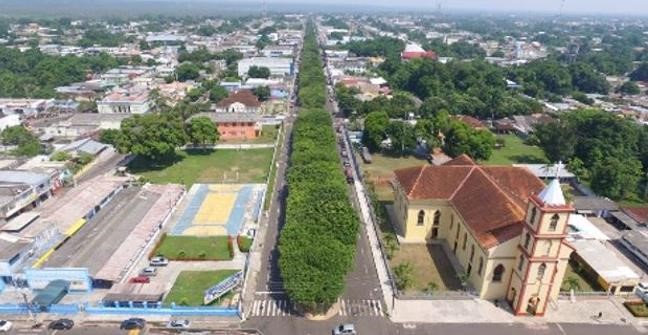 Vista aérea de uma cidade Descrição gerada automaticamente