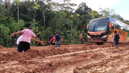 MPF quer suspensão de obras em trecho da BR-319, que liga AM a RO.

Inserida no coração da Amazônia, a Zona Franca de Manaus (ZFM) tem um potencial econômico imensurável, sustentado por sua biodiversidade e riqueza cultural. Contudo, desafios significativos emergem no horizonte, especialmente com o encerramento das vantagens fiscais previstas para 2073. A Reforma Tributária trouxe à tona a urgência de planejar alternativas sólidas e sustentáveis para o futuro do modelo econômico regional.