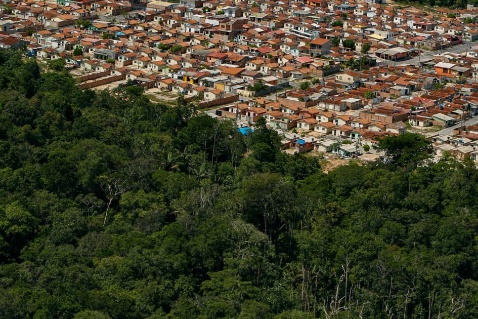 Cidade vista de cima

Descrição gerada automaticamente