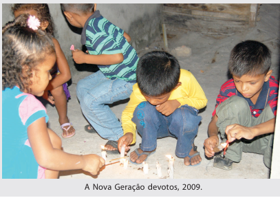 Criança sentada no chão ao lado de menino

O conteúdo gerado por IA pode estar incorreto.