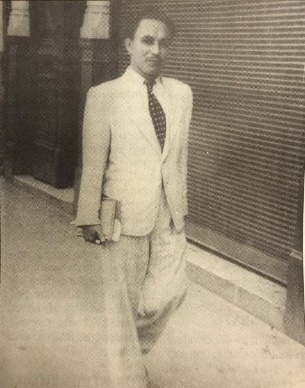 Foto em preto e branco de homem em pé

O conteúdo gerado por IA pode estar incorreto.