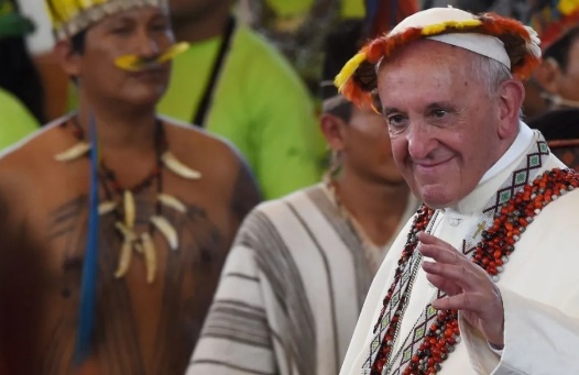 Papa Francisco durante Sínodo da Amazônia, em 2019.Mujica, Divaldo e Francisco: Espelho, Alerta e Legado para a Humanidade à Deriva