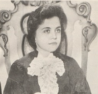 Foto preta e branca de mulher posando para foto

O conteúdo gerado por IA pode estar incorreto.