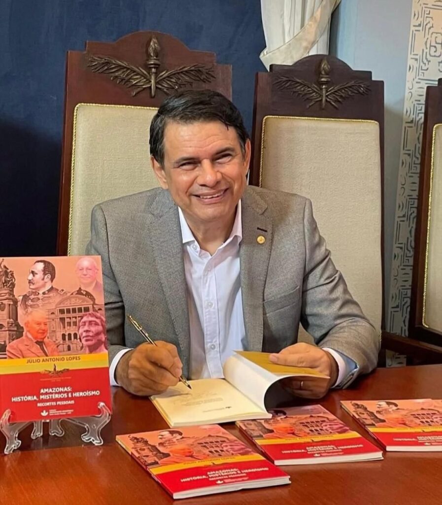 Homem de terno e gravata com pessoas ao redor de uma mesa O conteúdo gerado por IA pode estar incorreto.