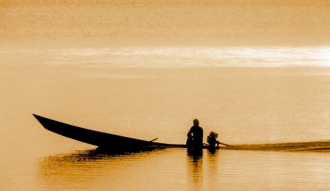 barco fundo amarelo foto Gisele Alfaia