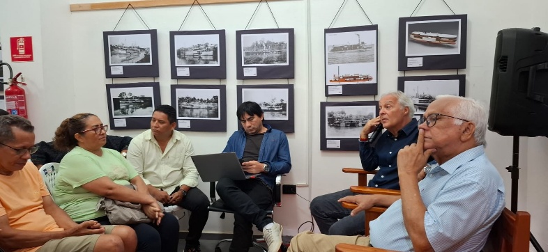 Pessoas sentadas em cadeiras

O conteúdo gerado por IA pode estar incorreto.