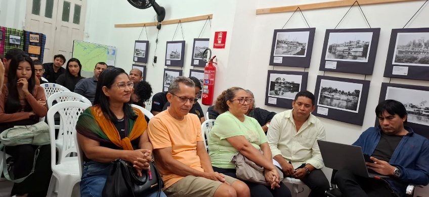 Pode ser uma imagem de uma ou mais pessoas e texto